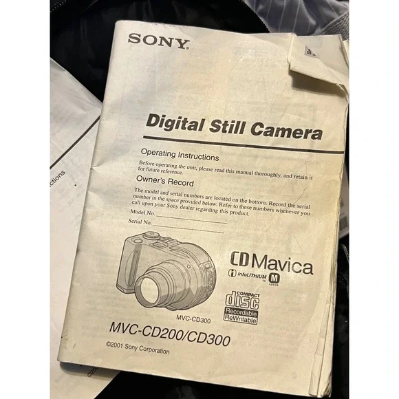 Sony Mavica MVC-CD300 Digital Camera‎ CD 2.1MP 3x Optical Zoom w/Accessories
